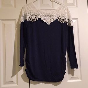 Long sleeve shirt with lace shoulders